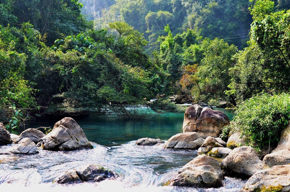 Khám phá suối nước Moọc Quảng Bình với kinh nghiệm chi tiết nhất