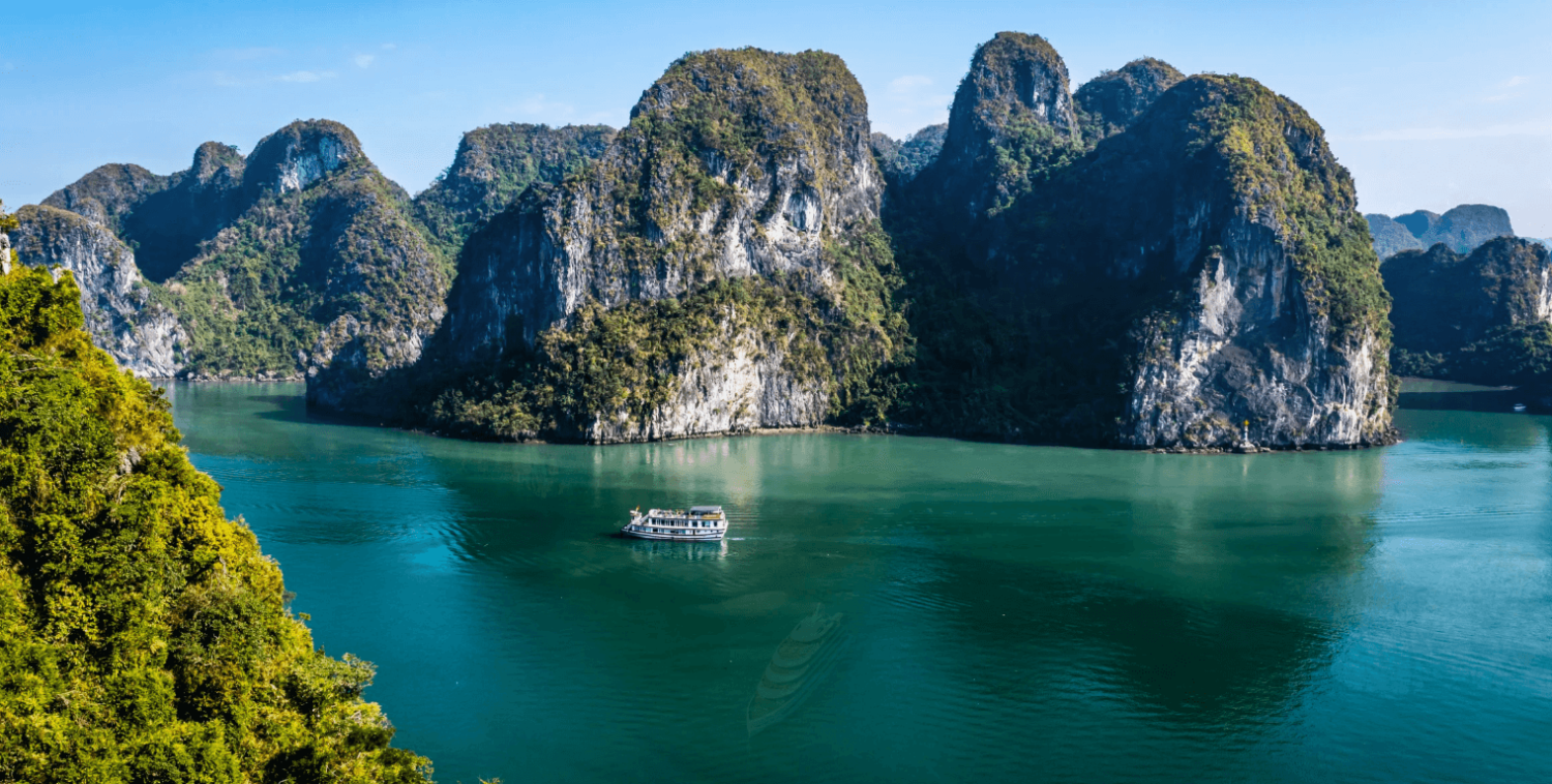 tham-quan-vinh-ha-long-1
