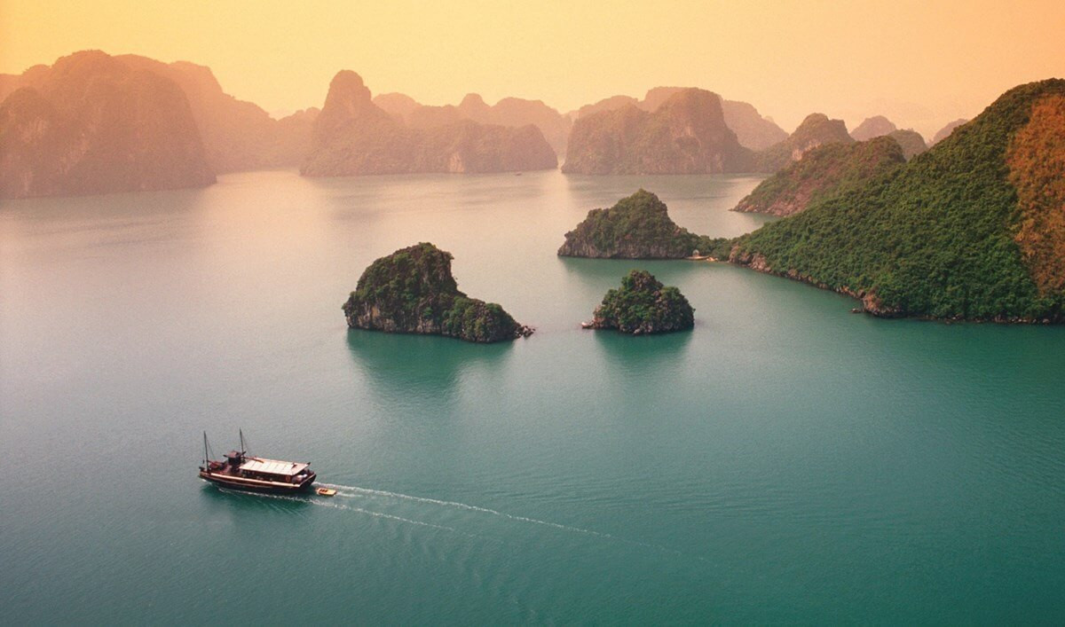 tham-quan-vinh-ha-long-11