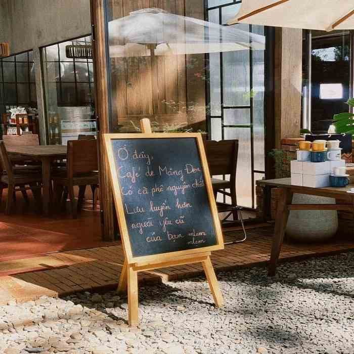 Cafe de Măng Đen – Quán cà phê view rừng thông HOT nhất thời điểm bấy giờ