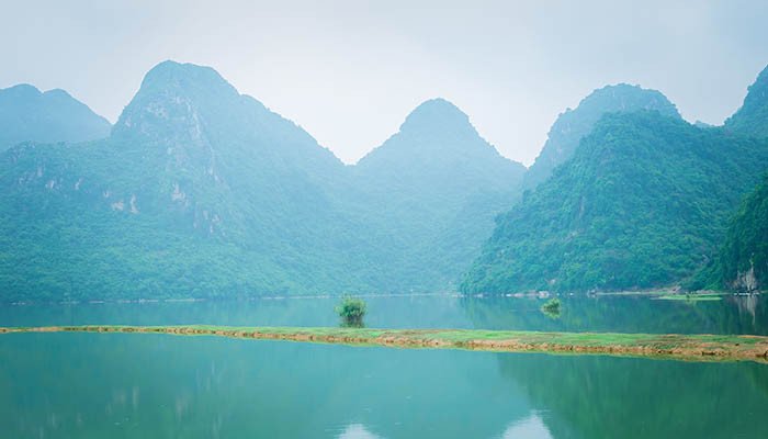 Hồ Tuy Lai - Khám phá một vịnh Hạ Long thu nhỏ ngay tại Hà Nội