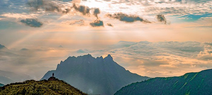 Trekking Kỳ Quan San - thiên đường săn mây tại Lào Cai
