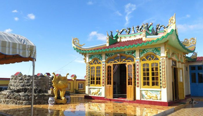 Mộ thầy - Một điểm du lịch tâm linh nổi tiếng trên đảo Phú Quý